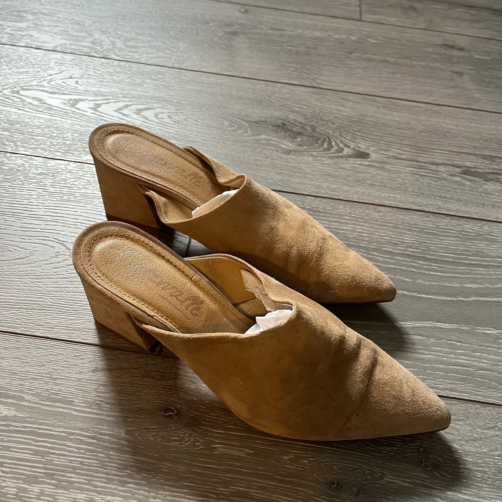 L’intervalle suede heeled mules
